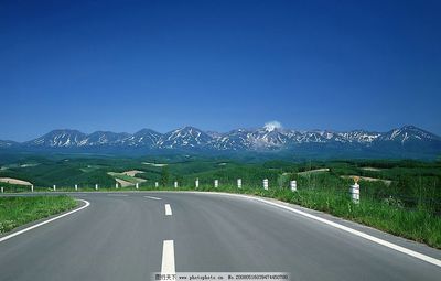 路軌并行 公路與鐵路的交響曲